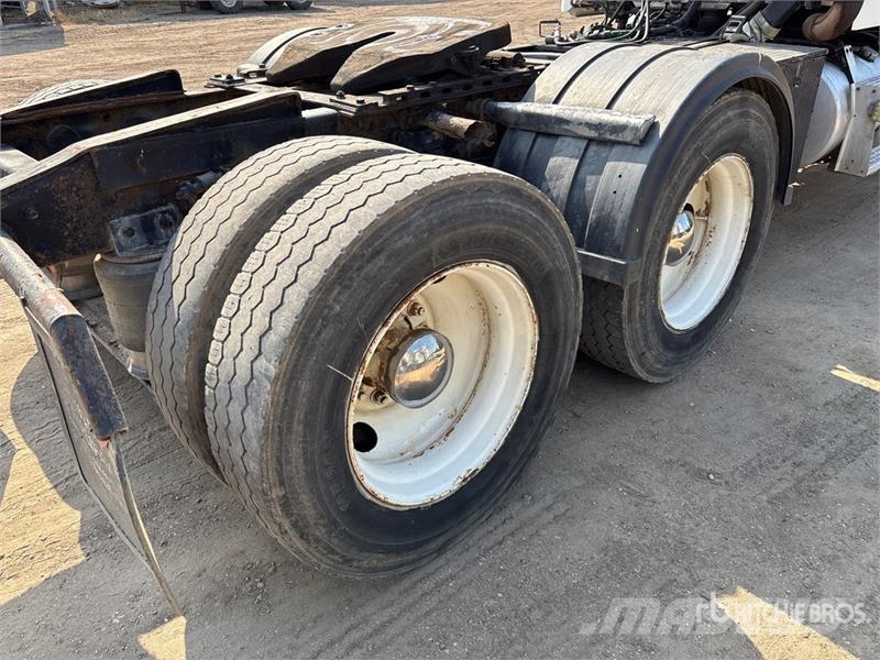 Freightliner FLD 120 Sadulveokid