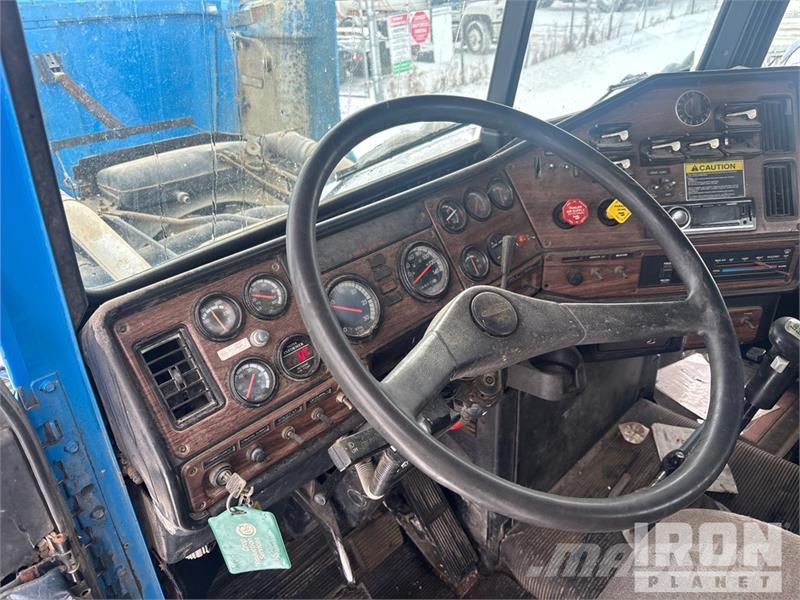 Freightliner FLD 120 Tegljači