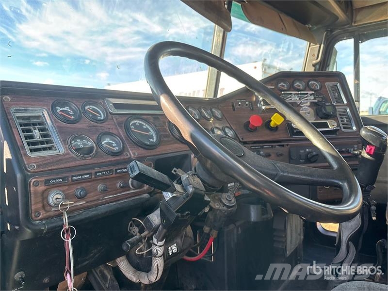 Freightliner FLD 120 Sattelzugmaschinen
