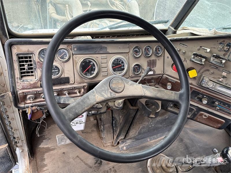 Freightliner FLD 120 Camion ribaltabili