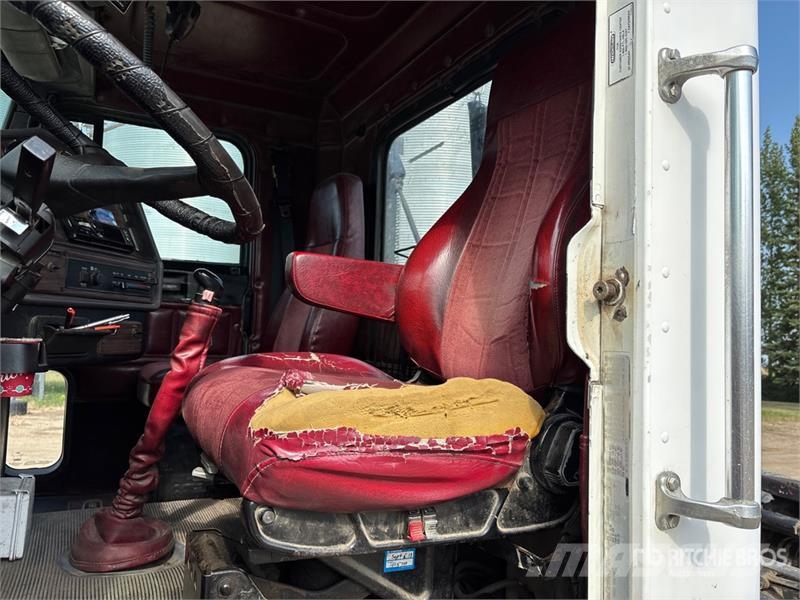 Freightliner FLD 120 Sadulveokid