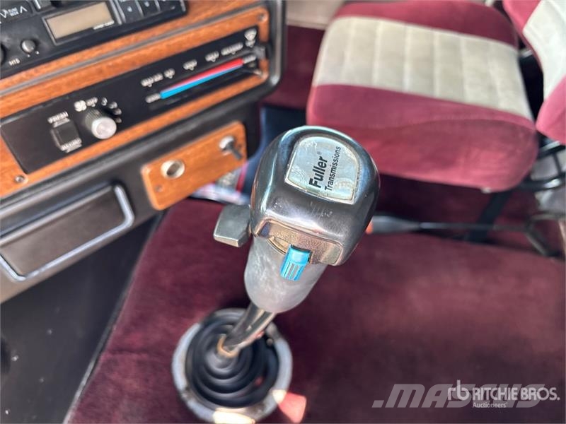 Freightliner FLD 120 وحدات الجر