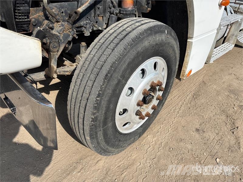 Freightliner FLD 120 Sadulveokid