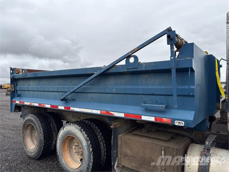 Freightliner FLD 120 Camion ribaltabili