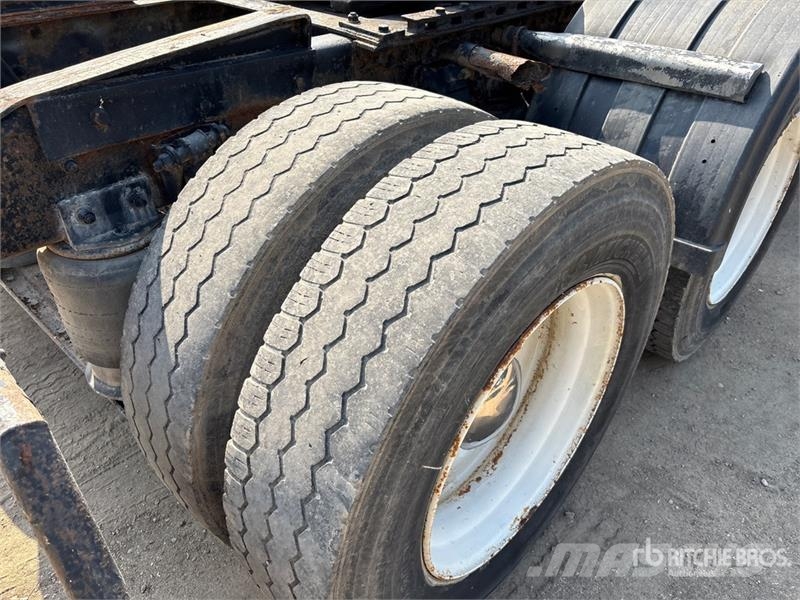 Freightliner FLD 120 Sadulveokid