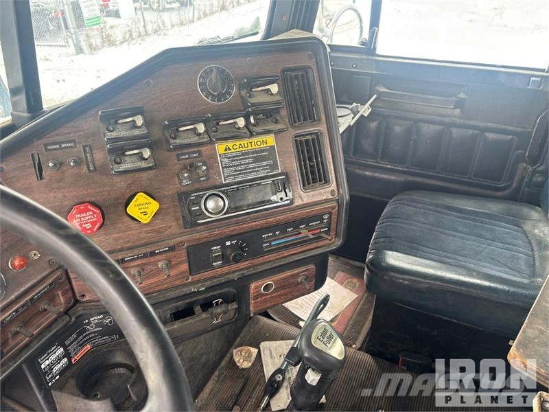 Freightliner FLD 120 Tegljači