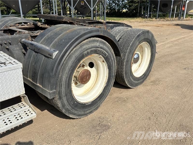 Freightliner FLD 120 Sadulveokid