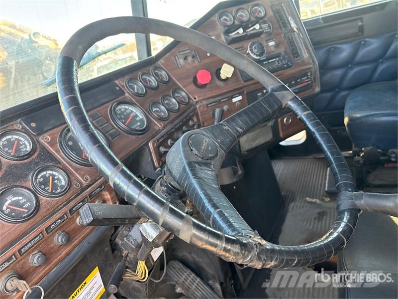 Freightliner FLD 120SD Влекачи