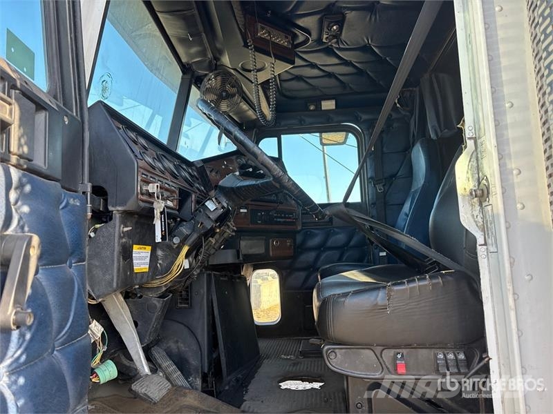 Freightliner FLD 120SD Влекачи