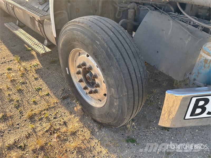 Freightliner FLD 120SD Влекачи