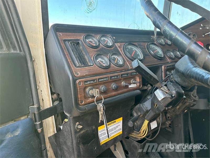 Freightliner FLD 120SD Влекачи