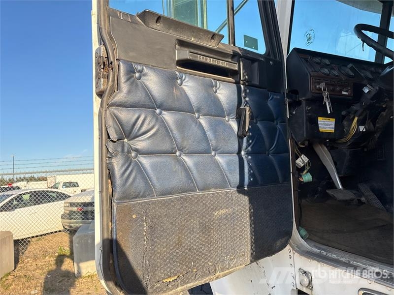 Freightliner FLD 120SD Влекачи