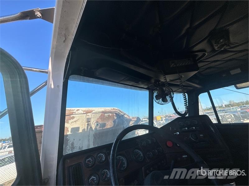 Freightliner FLD 120SD Влекачи