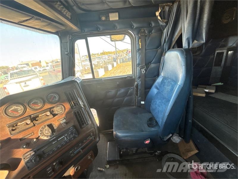 Freightliner FLD 120SD Влекачи
