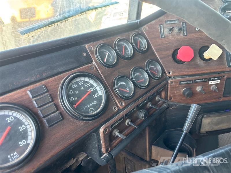 Freightliner FLD 120SD Влекачи
