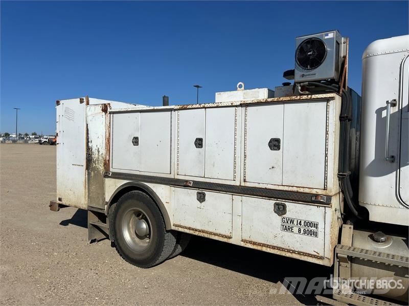 Freightliner FLD112 4x2 Fuel and Lube Truck Tovornjaki cisterne