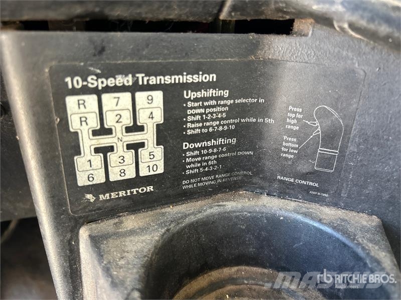 Freightliner FLD112 4x2 Fuel and Lube Truck Tovornjaki cisterne