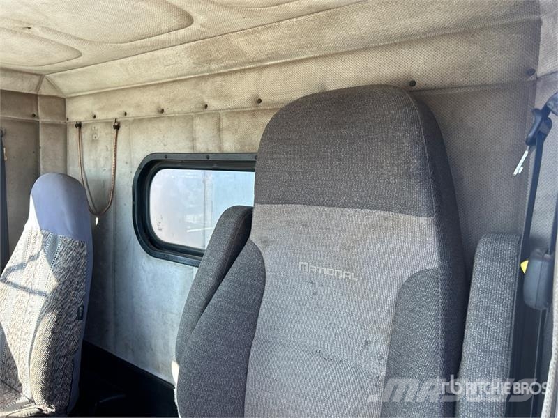 Freightliner FLD112 4x2 Fuel and Lube Truck Tovornjaki cisterne