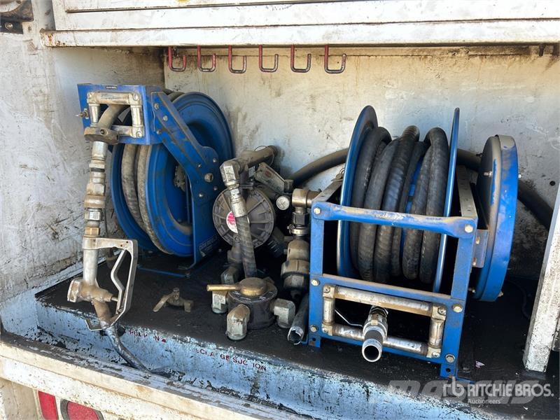 Freightliner FLD112 4x2 Fuel and Lube Truck Tovornjaki cisterne
