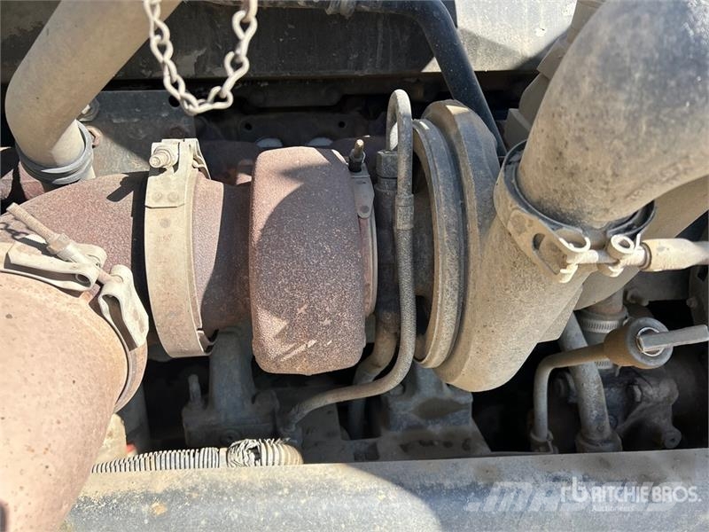 Freightliner FLD112 4x2 Fuel and Lube Truck Tovornjaki cisterne