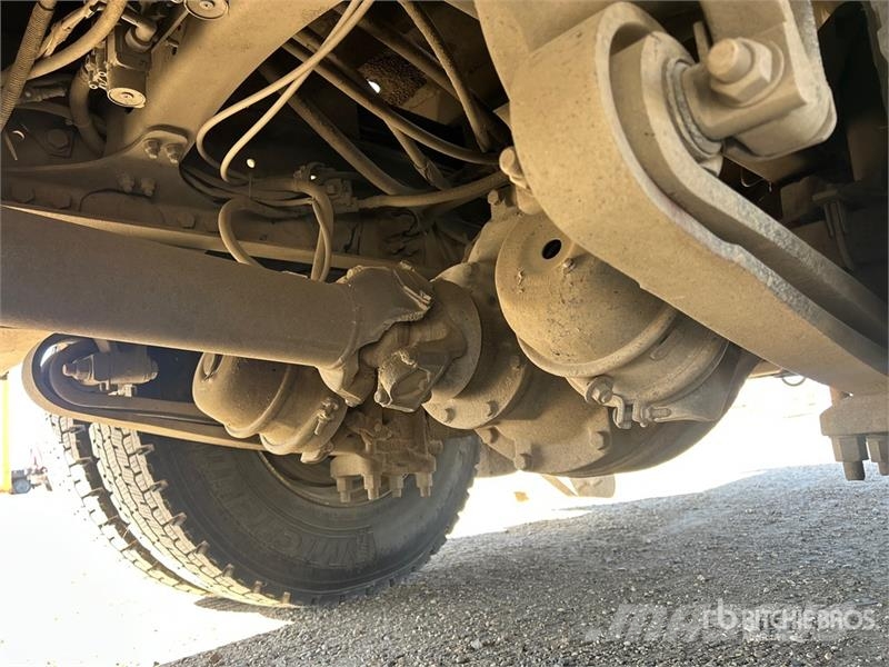 Freightliner FLD112 4x2 Fuel and Lube Truck Tovornjaki cisterne