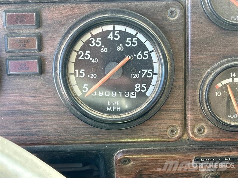 Freightliner FLD112 4x2 Fuel and Lube Truck Tovornjaki cisterne