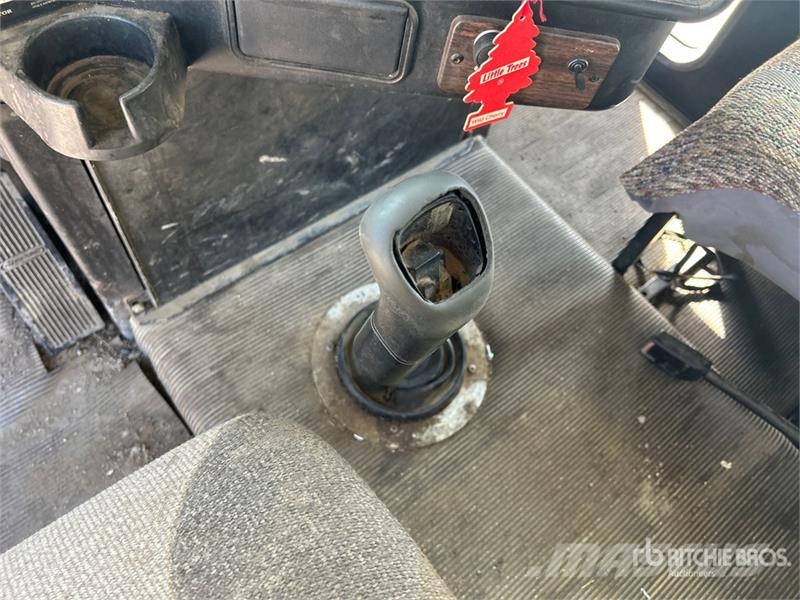 Freightliner FLD112 4x2 Fuel and Lube Truck Tovornjaki cisterne