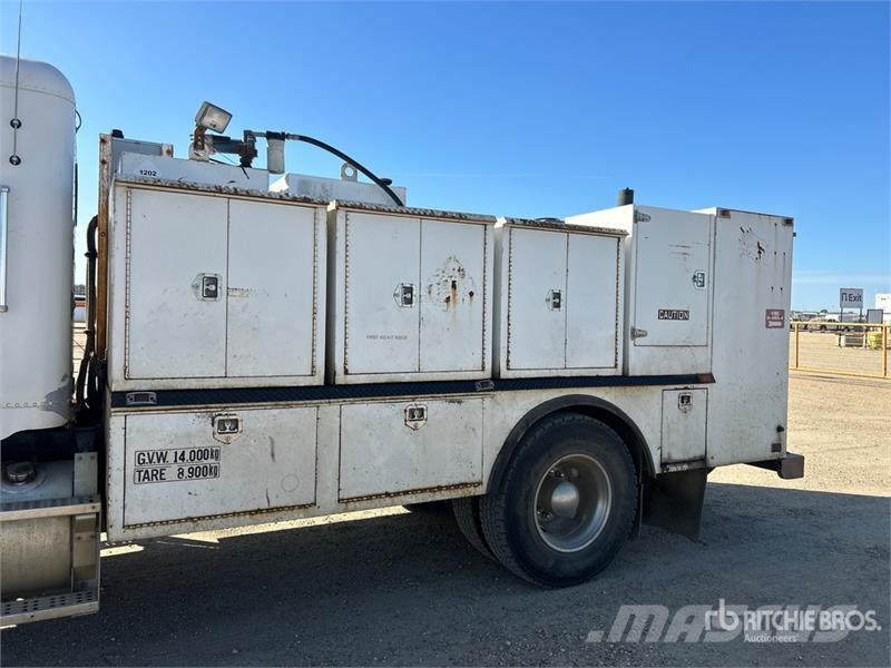 Freightliner FLD112 4x2 Fuel and Lube Truck Tovornjaki cisterne