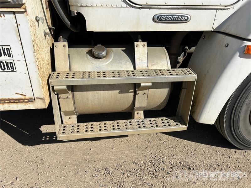 Freightliner FLD112 4x2 Fuel and Lube Truck Tovornjaki cisterne