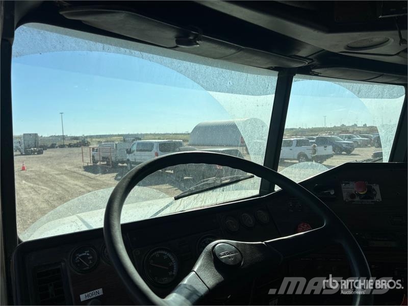 Freightliner FLD112 4x2 Fuel and Lube Truck Tovornjaki cisterne