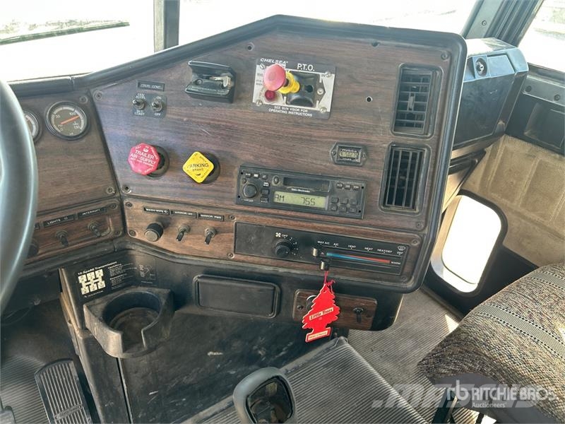 Freightliner FLD112 4x2 Fuel and Lube Truck Tovornjaki cisterne