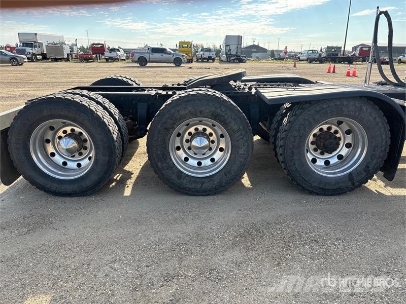Freightliner FLD120 Tractor Units