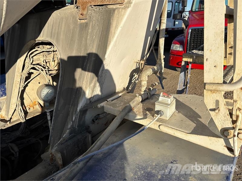 Freightliner FLD120 Betonmischer