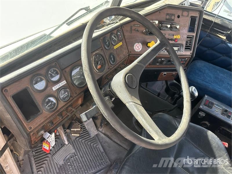 Freightliner FLD120 Betonmischer