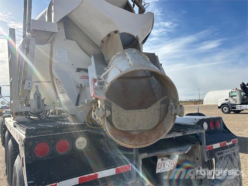 Freightliner FLD120 Betonmischer