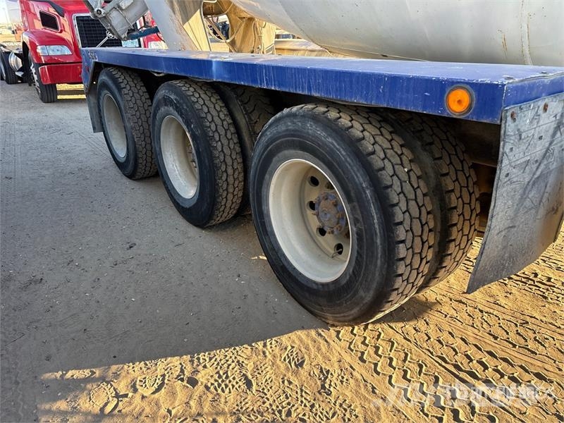 Freightliner FLD120 Betonmischer
