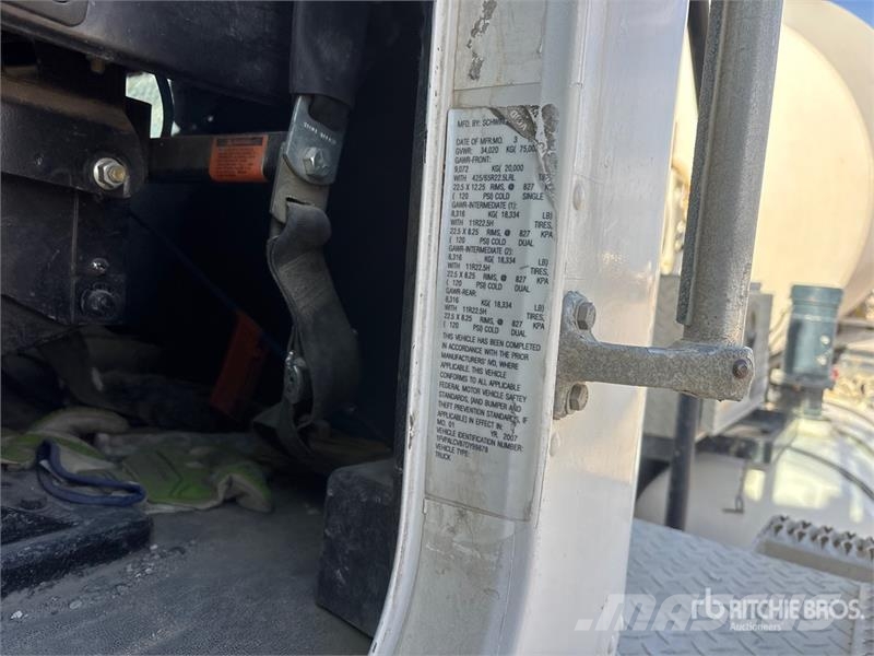 Freightliner FLD120 Betonmischer