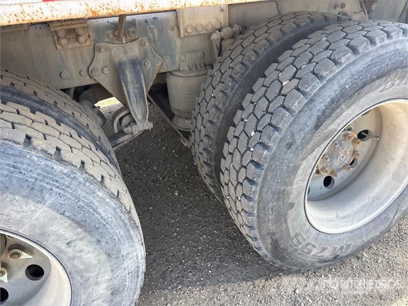 Freightliner FLD120 Betonmischer
