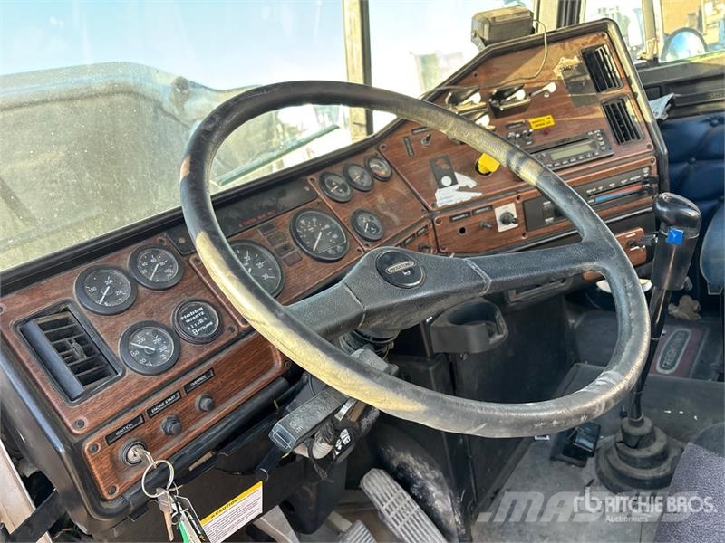 Freightliner FLD120 Betonmischer