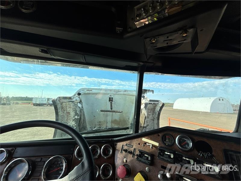 Freightliner FLD120 Tractor Units