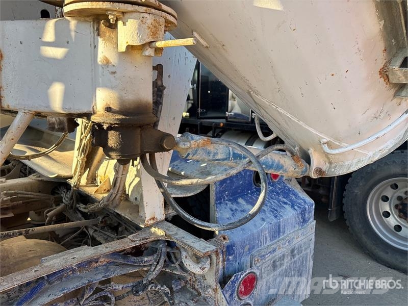 Freightliner FLD120 Betonmischer