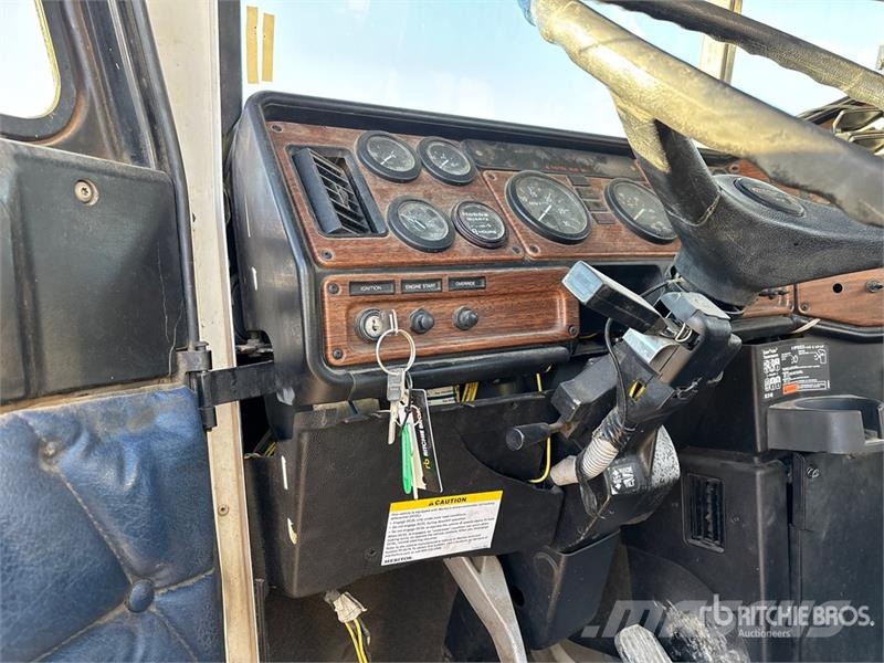 Freightliner FLD120 Betonmischer