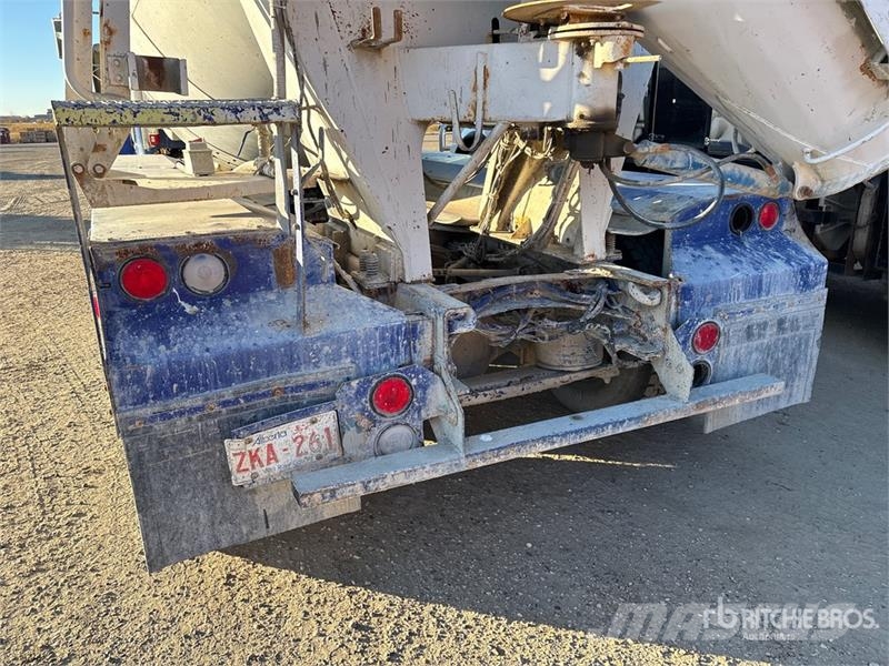 Freightliner FLD120 Betonmischer
