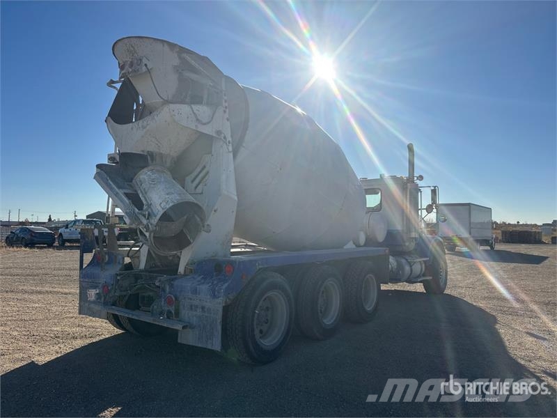 Freightliner FLD120 Betonmischer