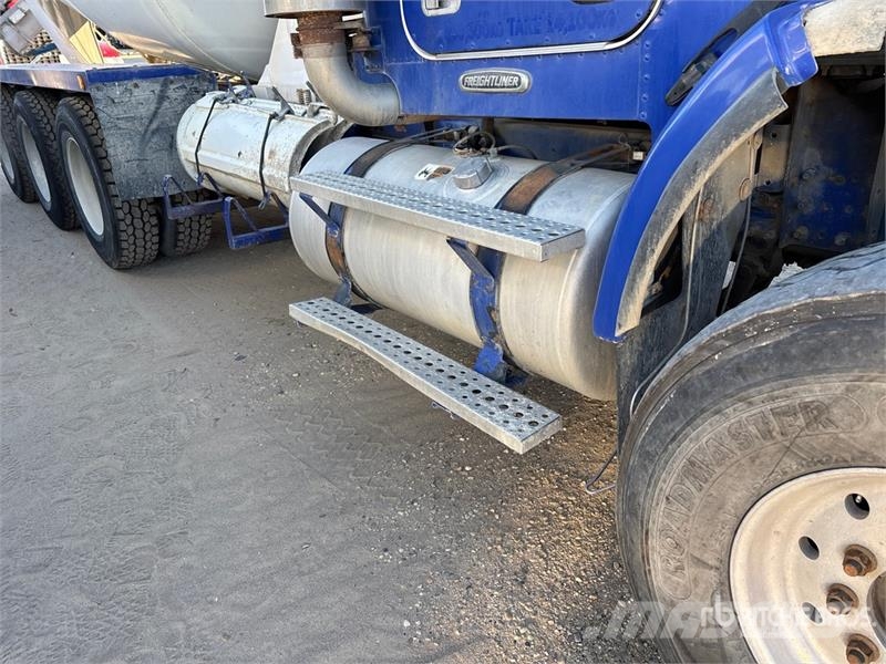 Freightliner FLD120 Betonmischer