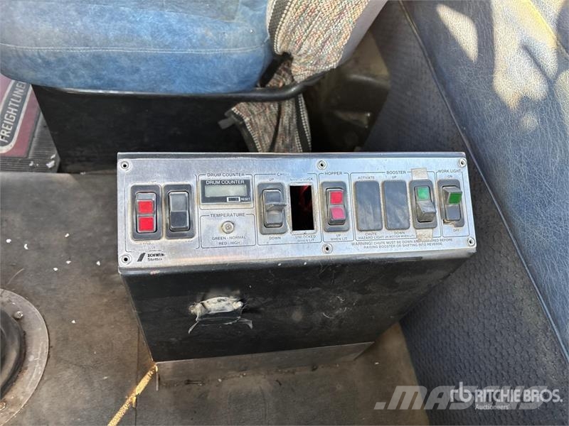 Freightliner FLD120 Betonmischer