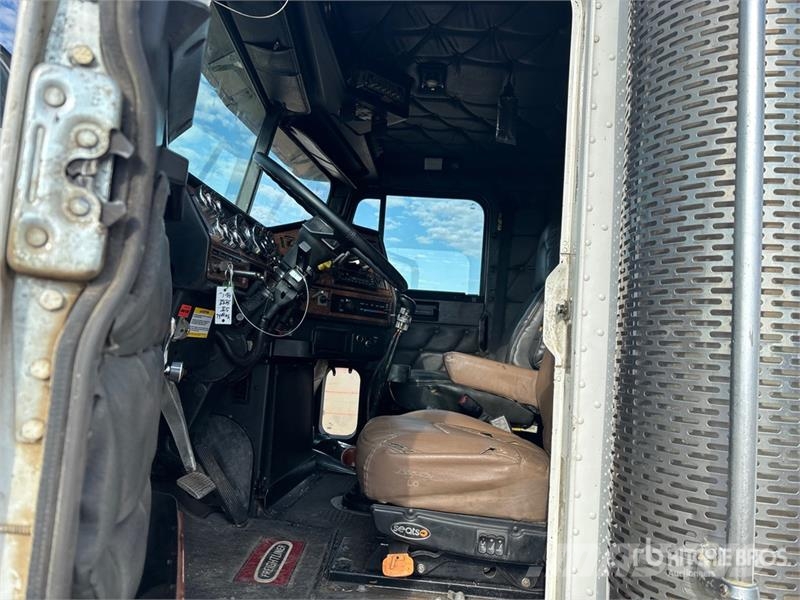 Freightliner FLD120 Tractor Units
