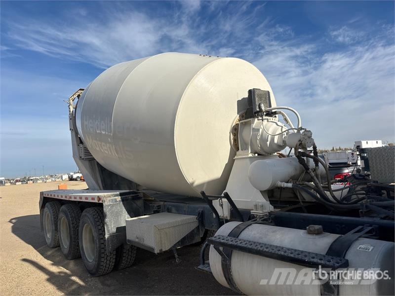 Freightliner FLD120 Betonmischer