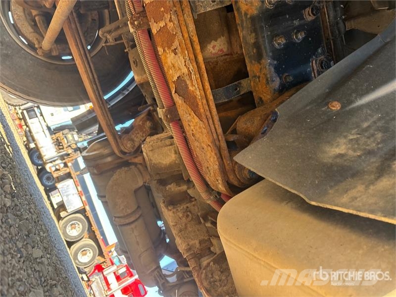 Freightliner Hiab 211E P-S Hiduo 6900 kg Knuckle Boom on  Freig Autogru