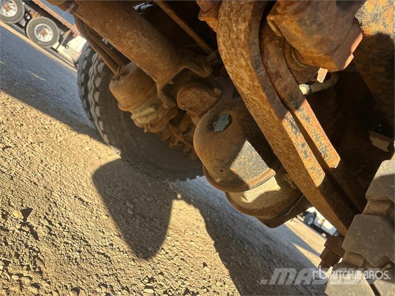 Freightliner Hiab 211E P-S Hiduo 6900 kg Knuckle Boom on  Freig Autogru